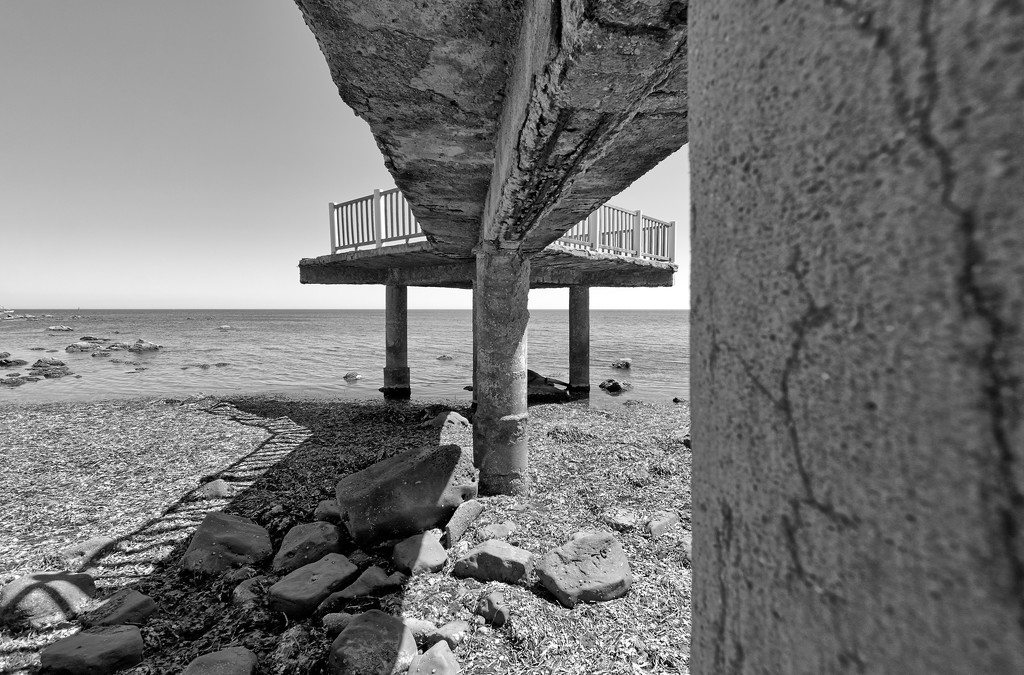 The abandoned pier by spectrum