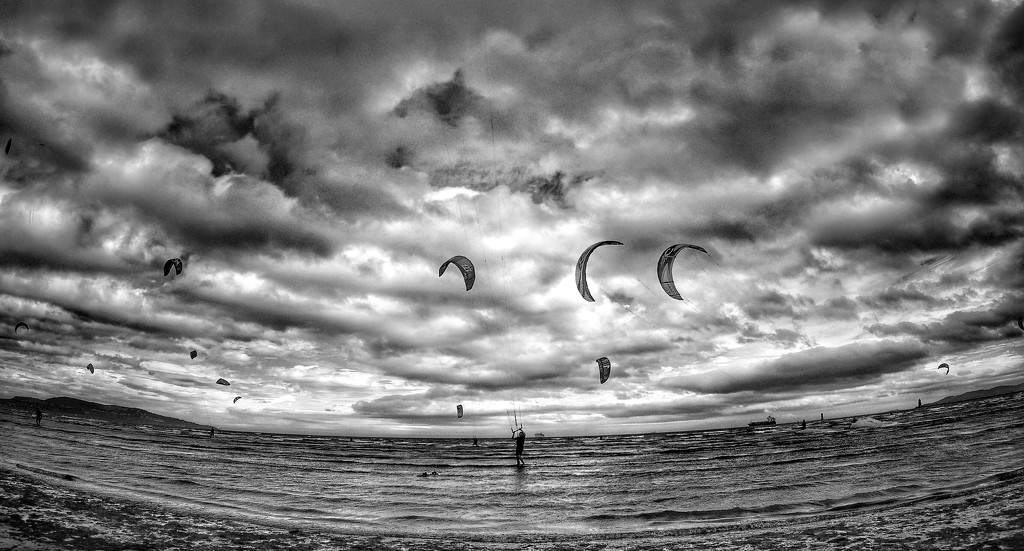 The kite surfers of Bull Island by jack4john
