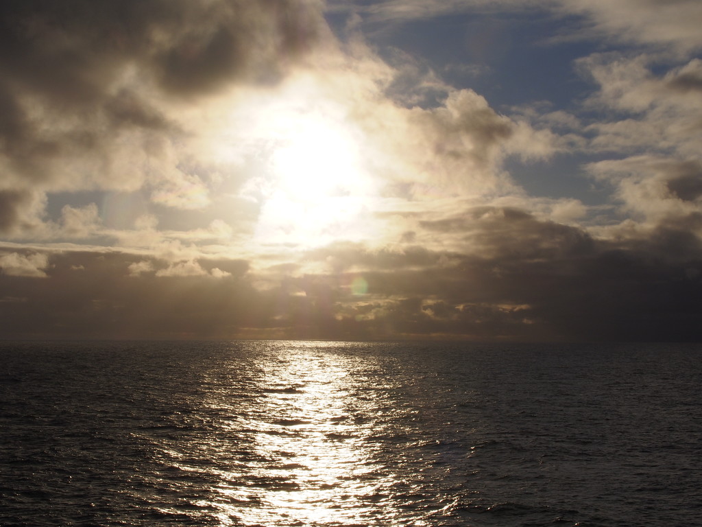 Sunrise on the Atlantic by selkie