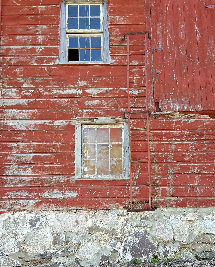 A Glimpse Of An Old Barn  by jo38