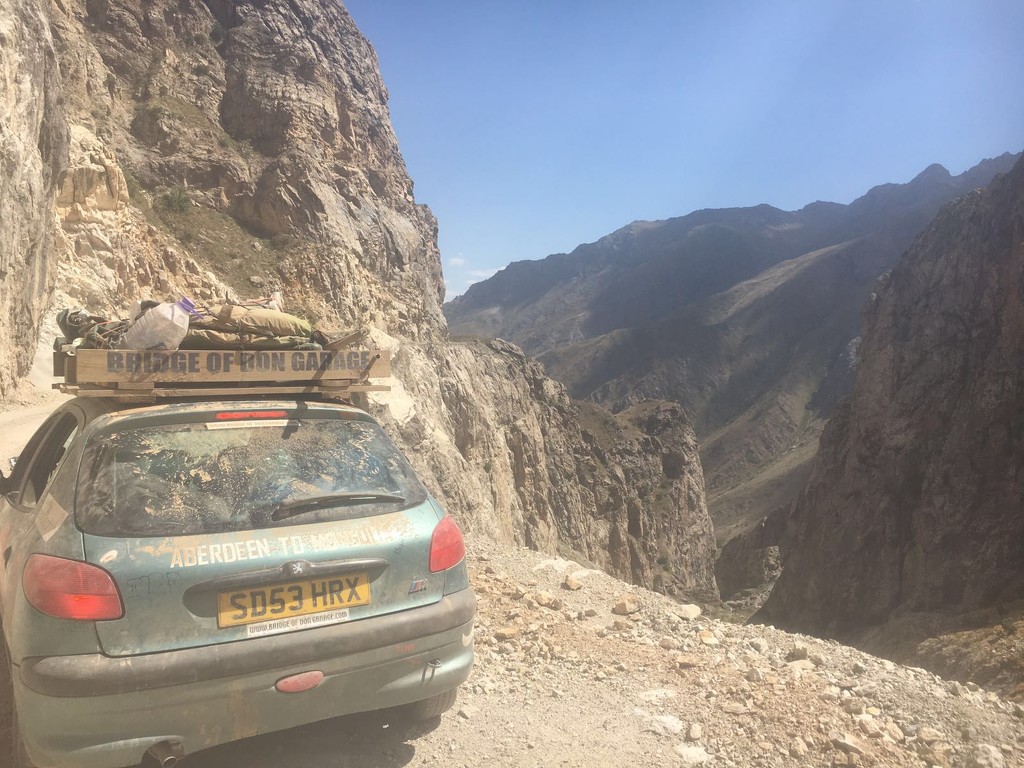 Pamir Highway by jamibann
