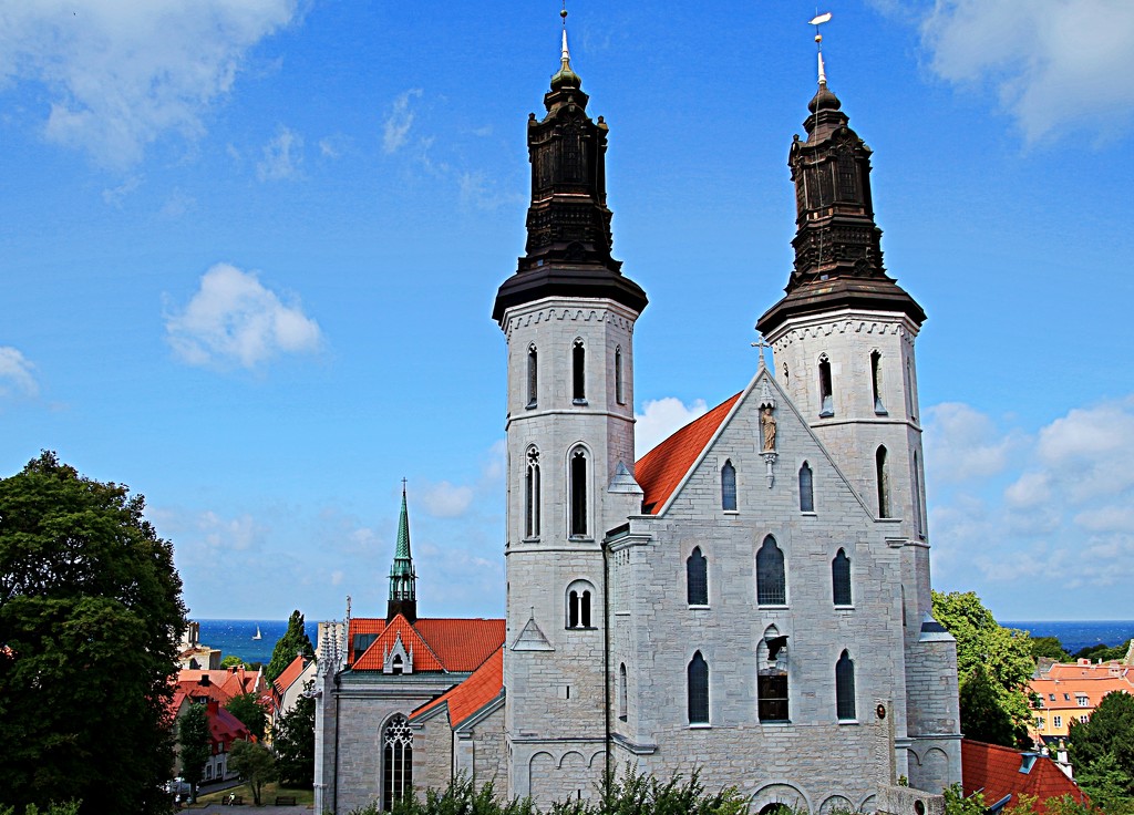 A church in Visby, Gotland by kiwinanna