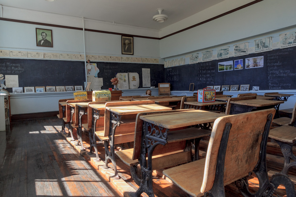 Molson Elementary School Classroom by clay88