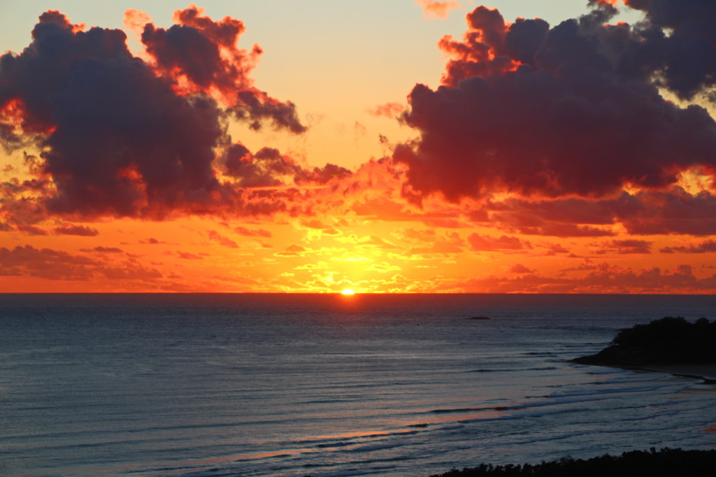 Straddie Sunrise by terryliv