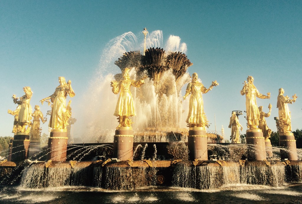 Golden Statues  by sarahabrahamse