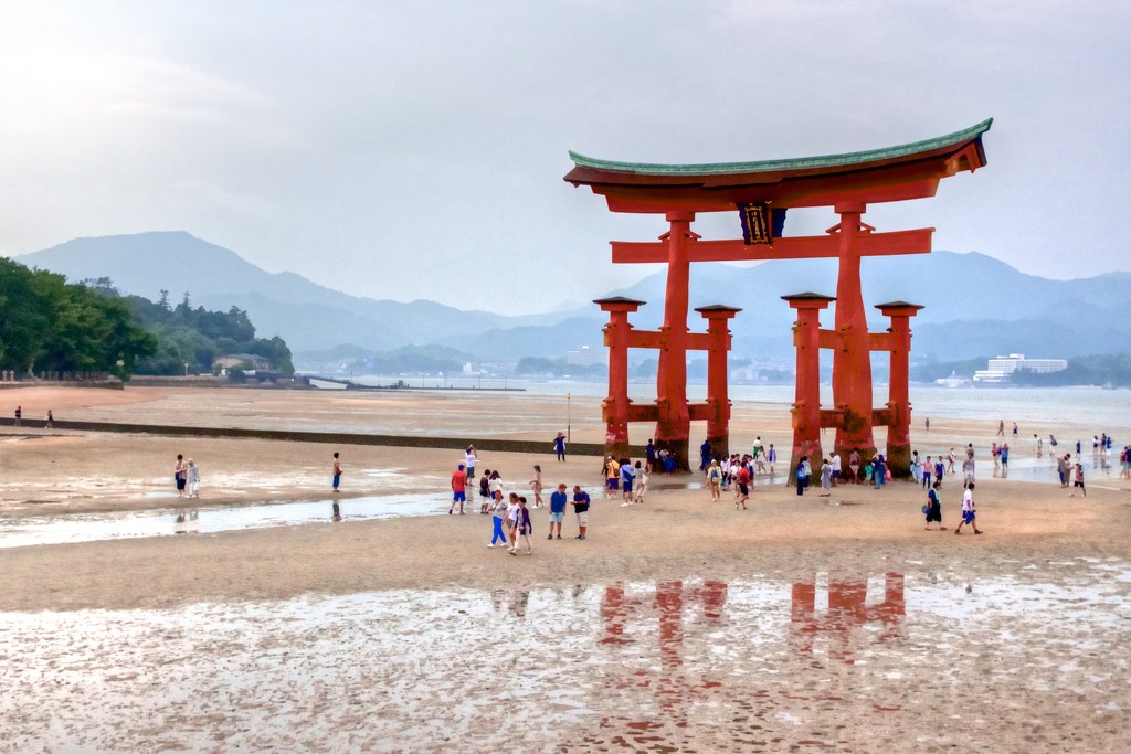 Itsukushima Jinja at low tide by jyokota