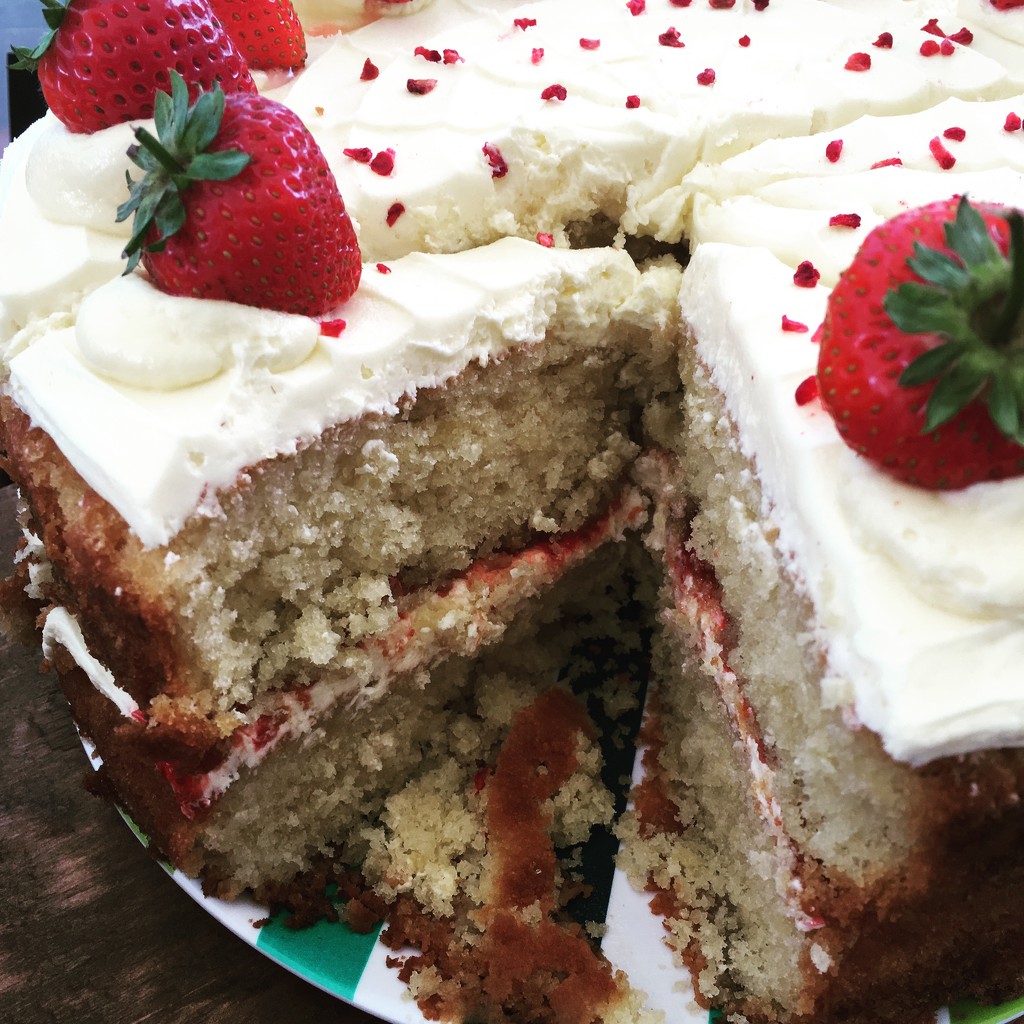 Strawberry Victoria Sponge Cake by cookingkaren