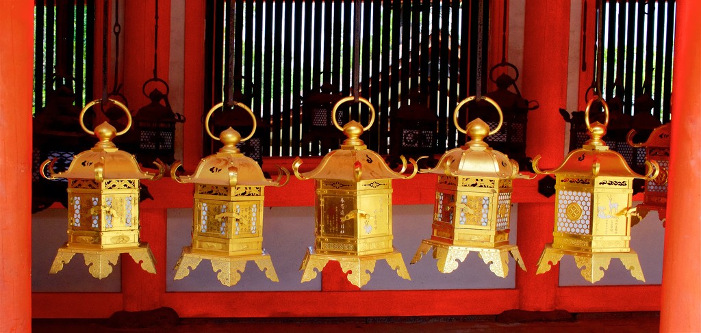 Golden Lanterns by jyokota