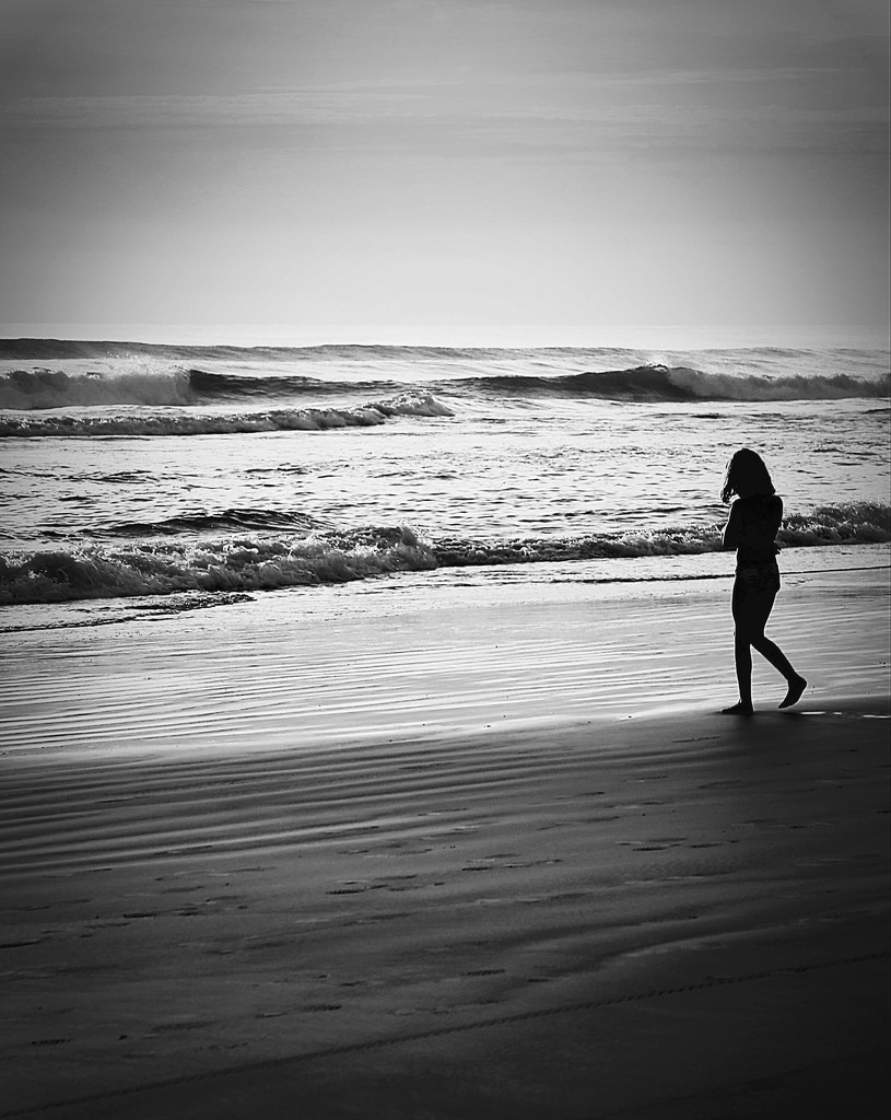 Girl on the beach by joemuli
