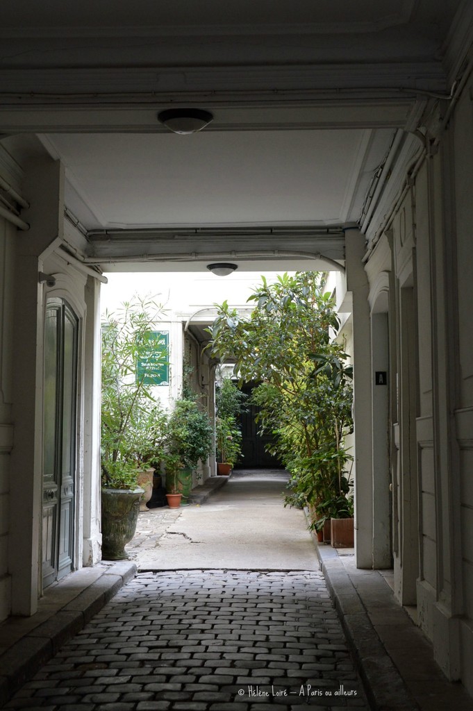 courtyard by parisouailleurs