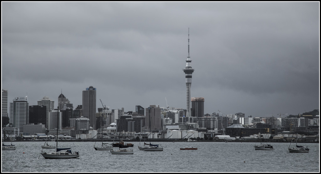 Grey day in the big smoke by dide