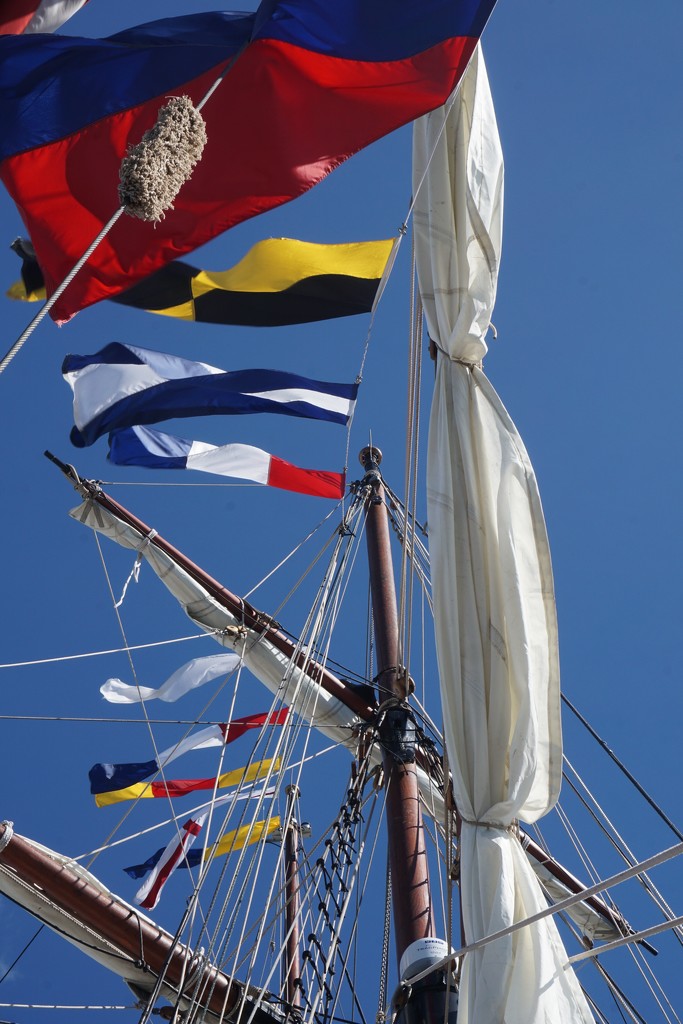 Flags on the Oliver Hazard Perry by falcon11