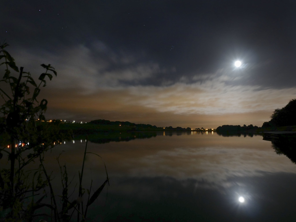 Moon Light Reservoir. by gamelee