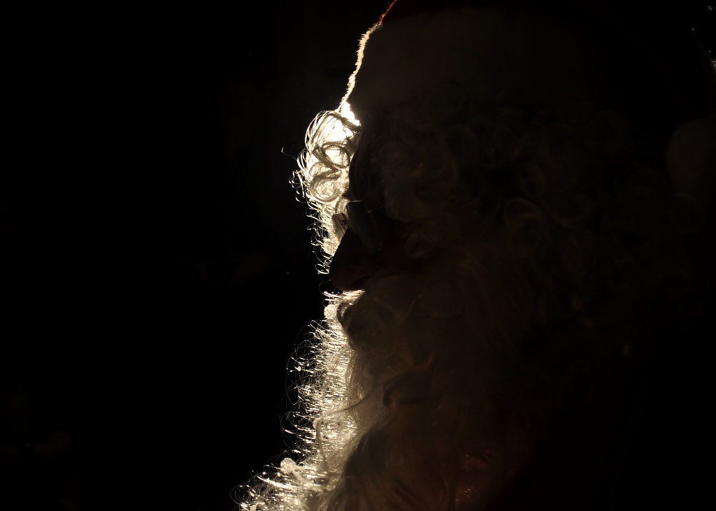 Dark Santa by andycoleborn