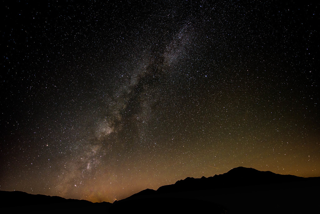 Milky Way Over the Mountains by taffy