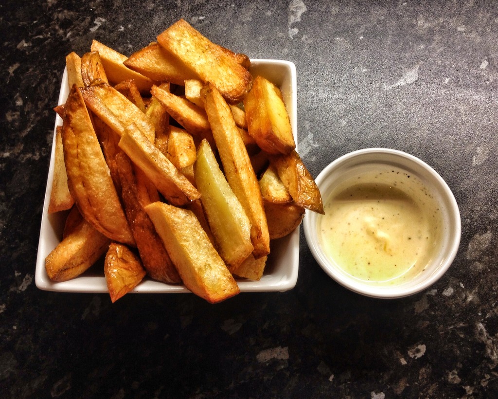 Homemade chips and dip by manek43509