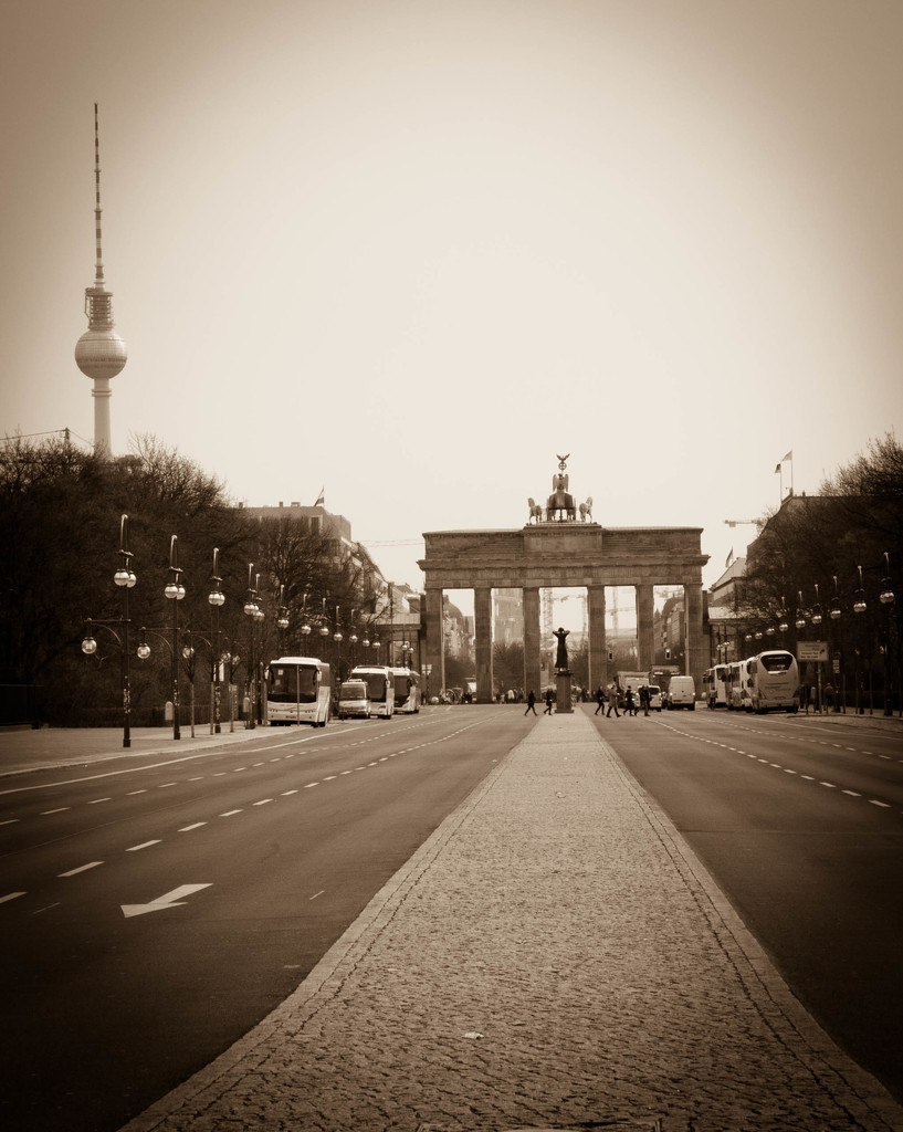 Brandenburg Gate by tracybeautychick