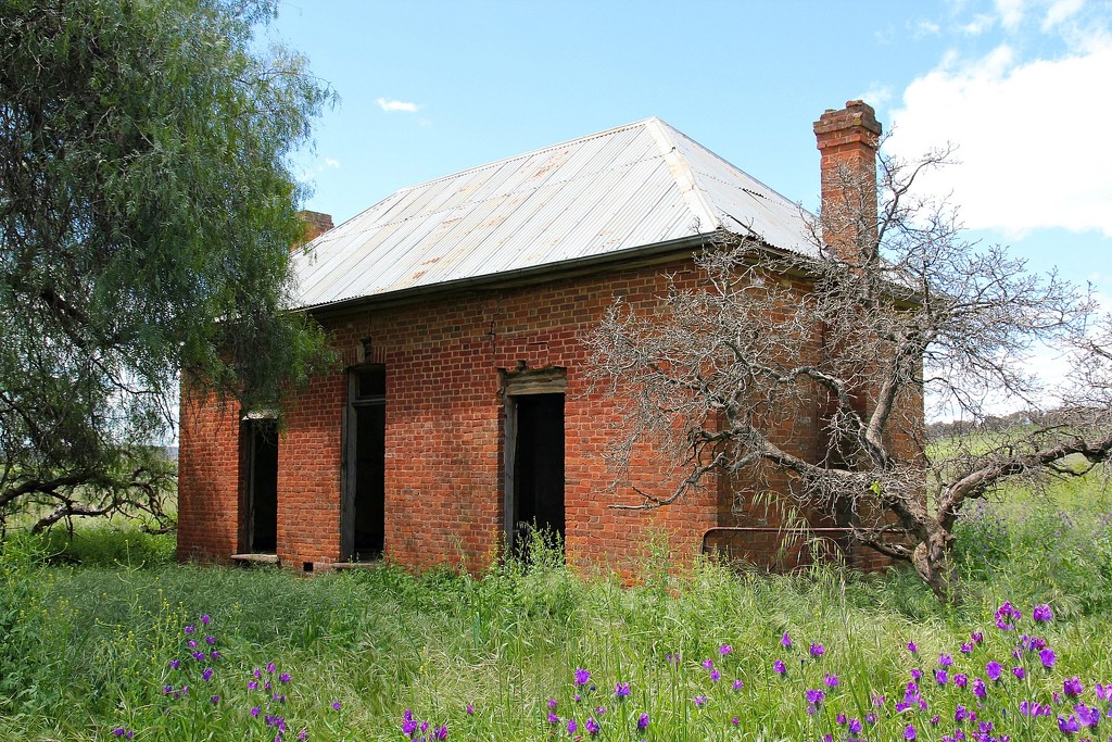 Old Roadhouse by leggzy