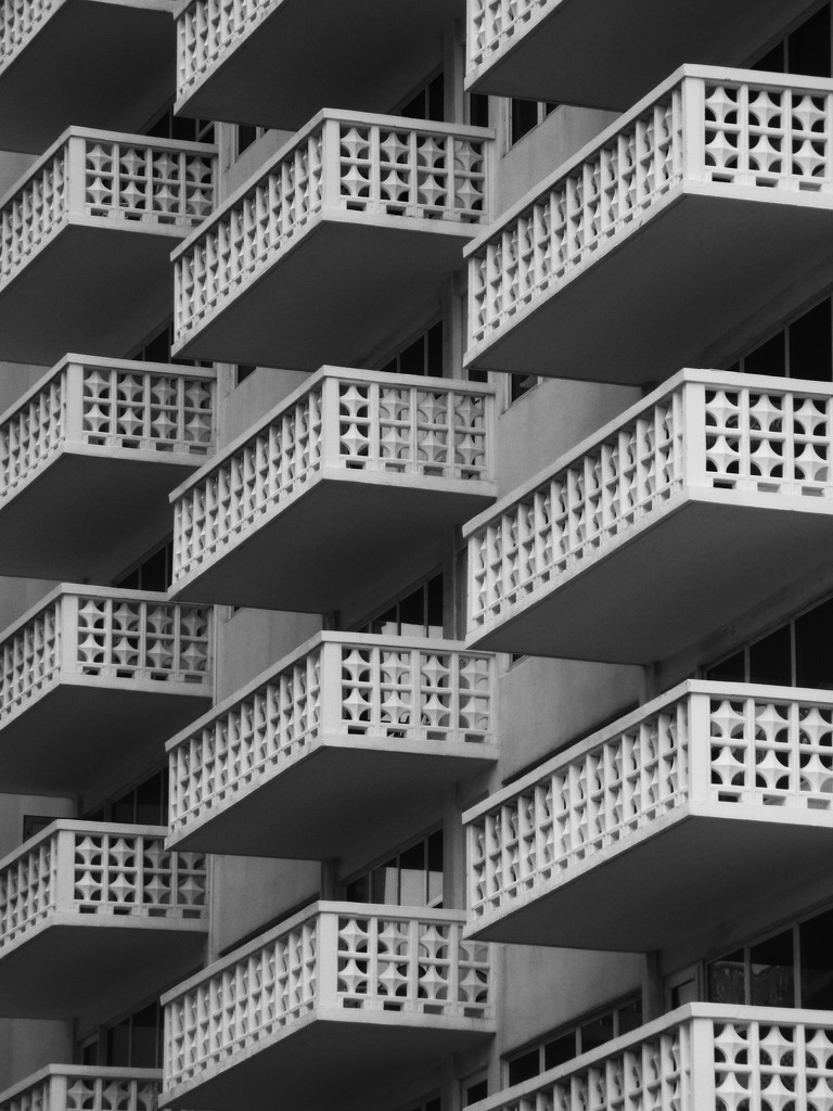 Balconies; b&w by granagringa