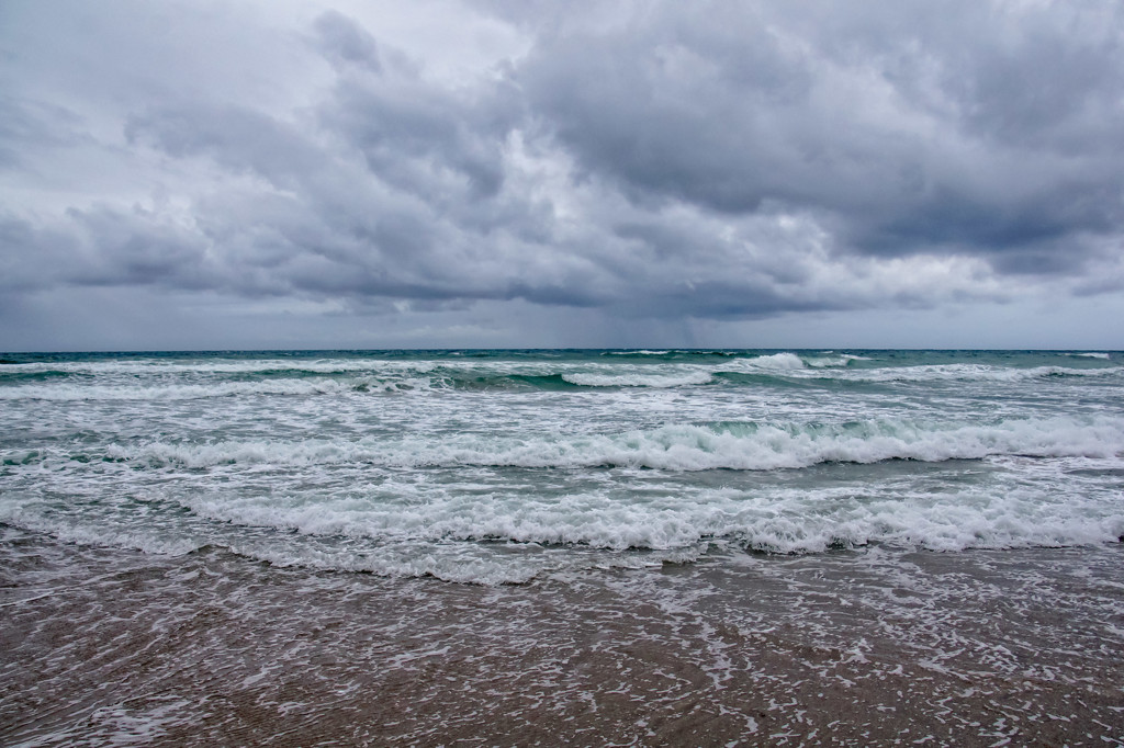 Stormy seas by danette