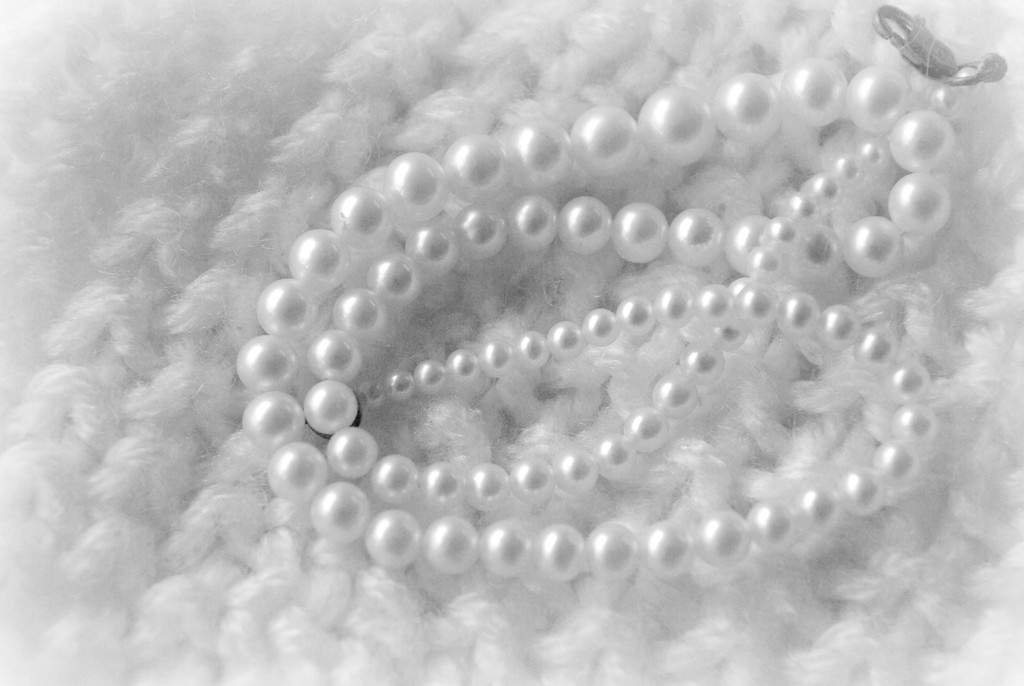 Pearls on White by farmreporter