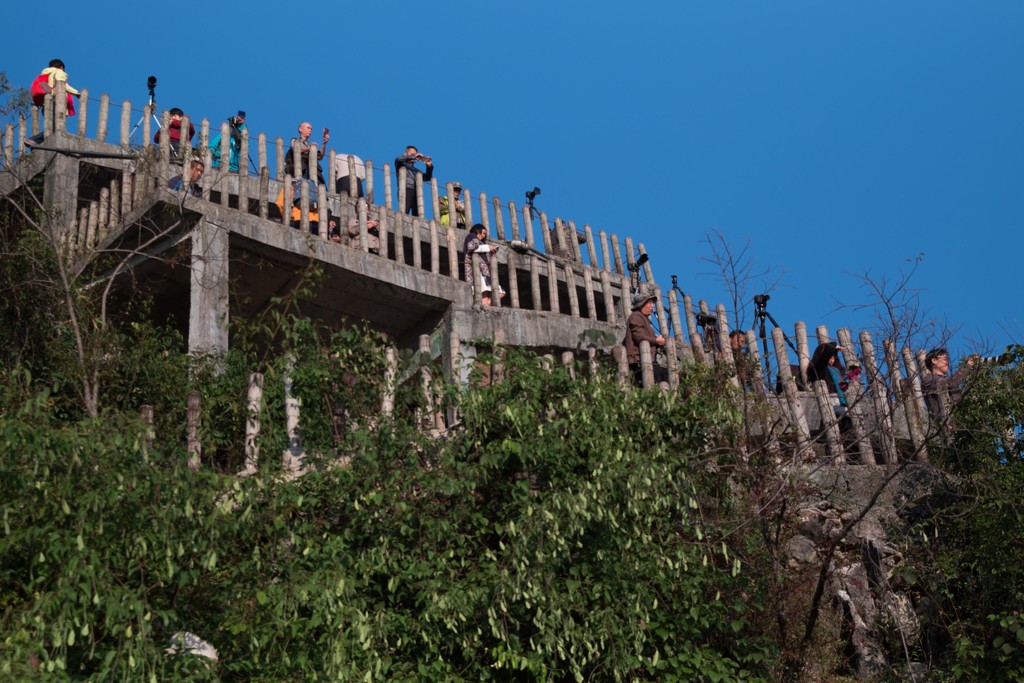 Guilin Photographers on Mountainside by jyokota