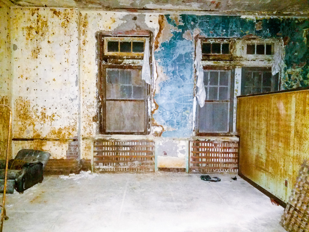 Inside Pennhurst Asylum by swchappell