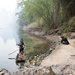 Taffy photographing the fisherman by jyokota