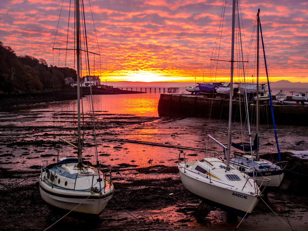 Sunrise at the harbour by frequentframes