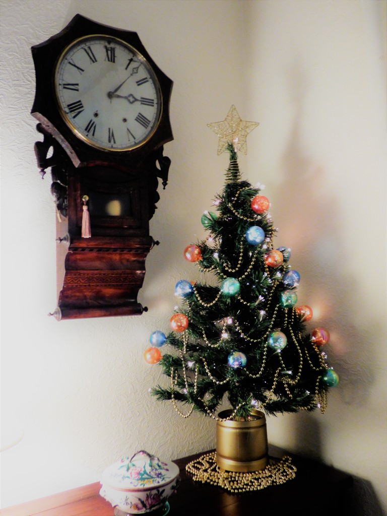 Ooh Christmas TREE !! by beryl