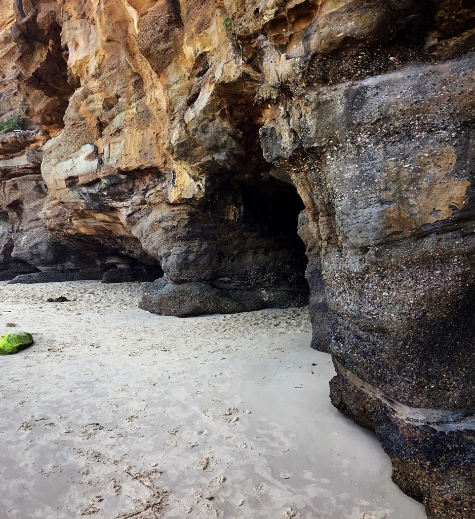 Caves Beach by susiangelgirl