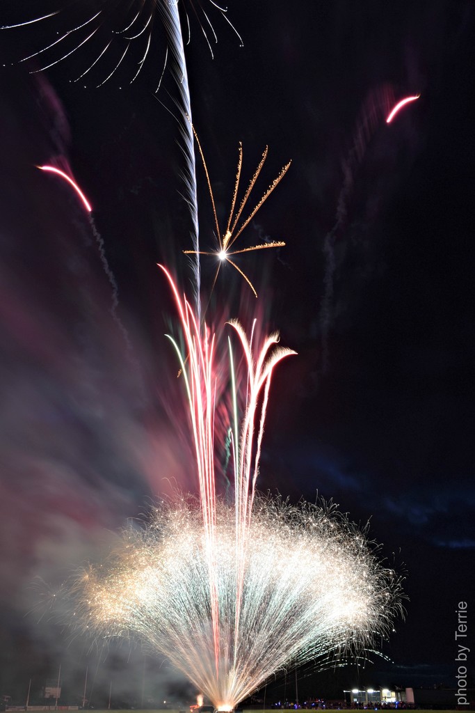 Bunyip fireworks   by teodw