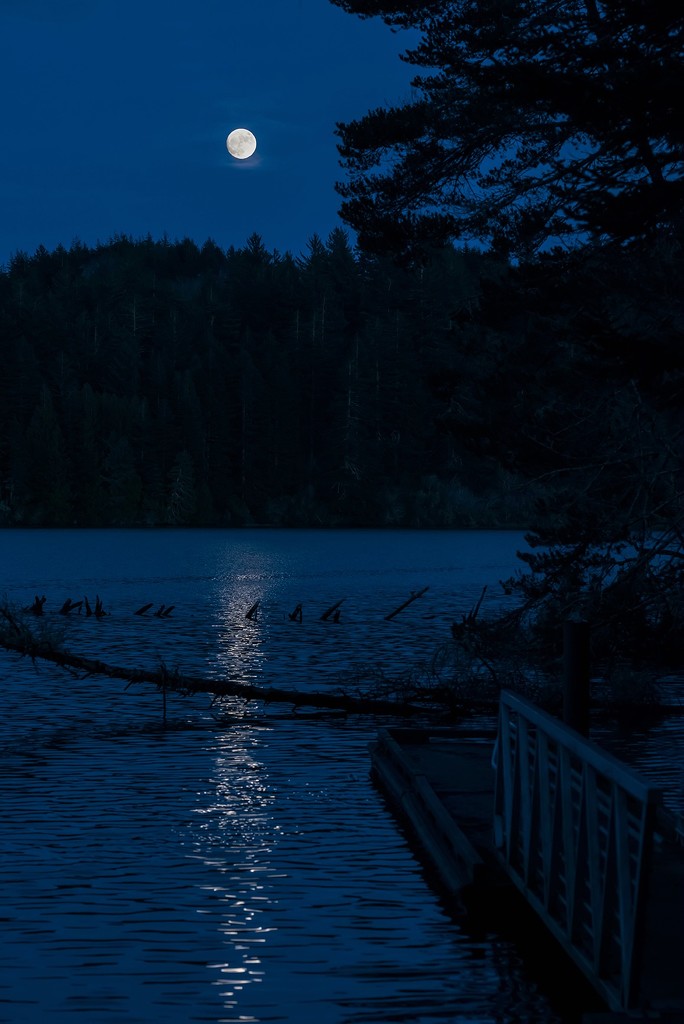 Munsel Lake Moonrise by jgpittenger
