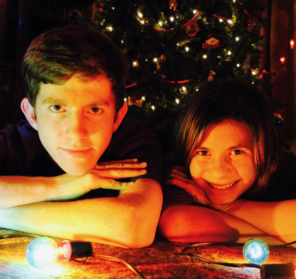 kids getting ready for Christmas by scottmurr