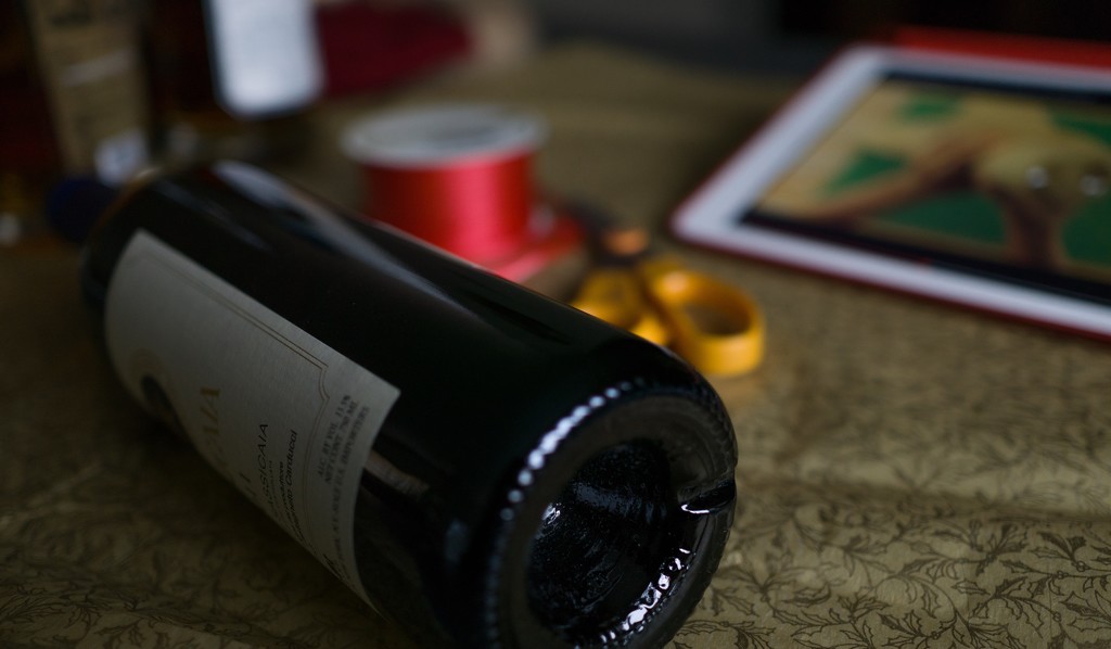 Wrapping wine bottles by cristinaledesma33