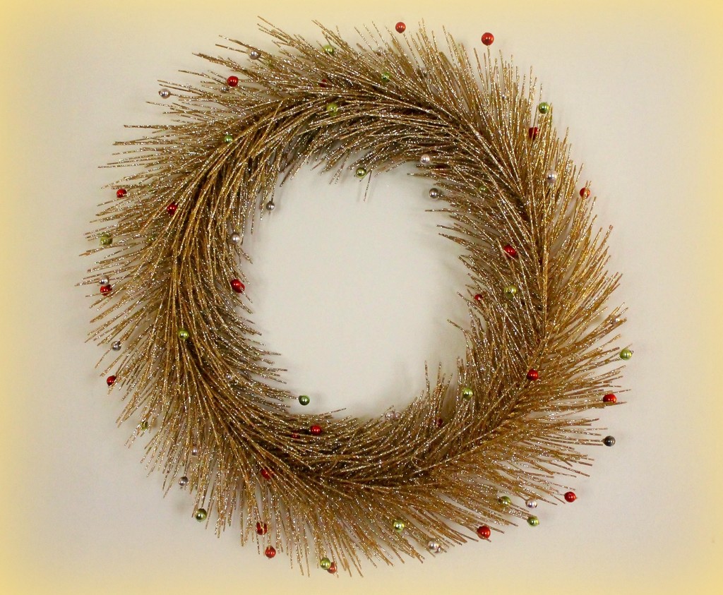 Festive wreath by mittens