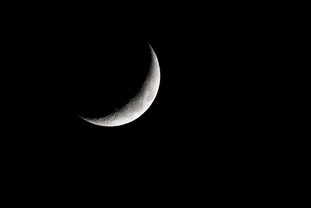 Crescent Moon by rjb71