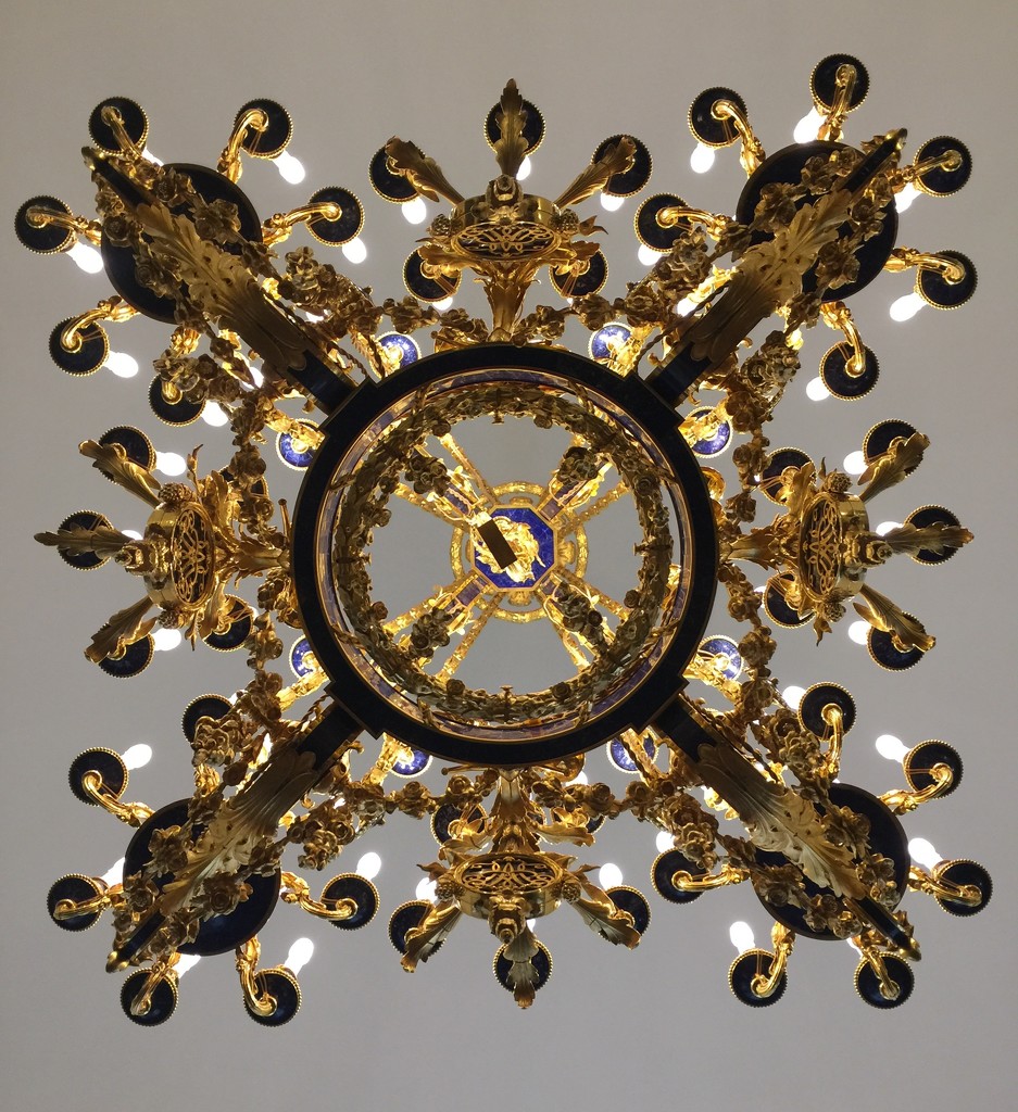 Chandelier of Catherine Palace by cocobella