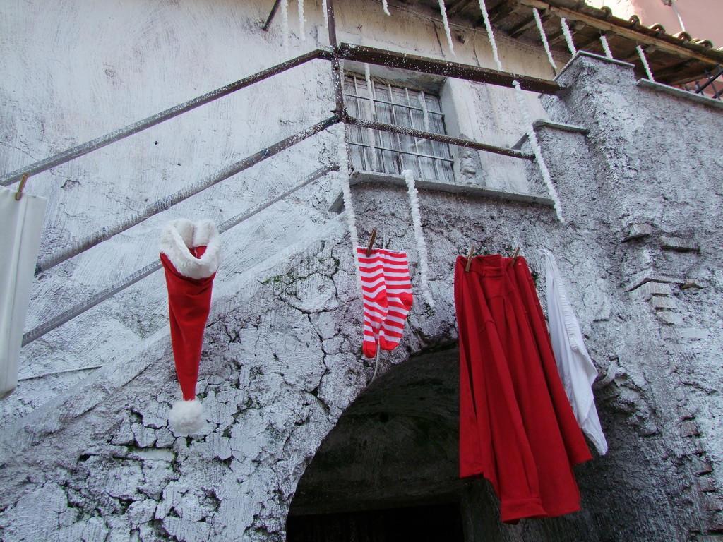Santa's laundry by frappa77