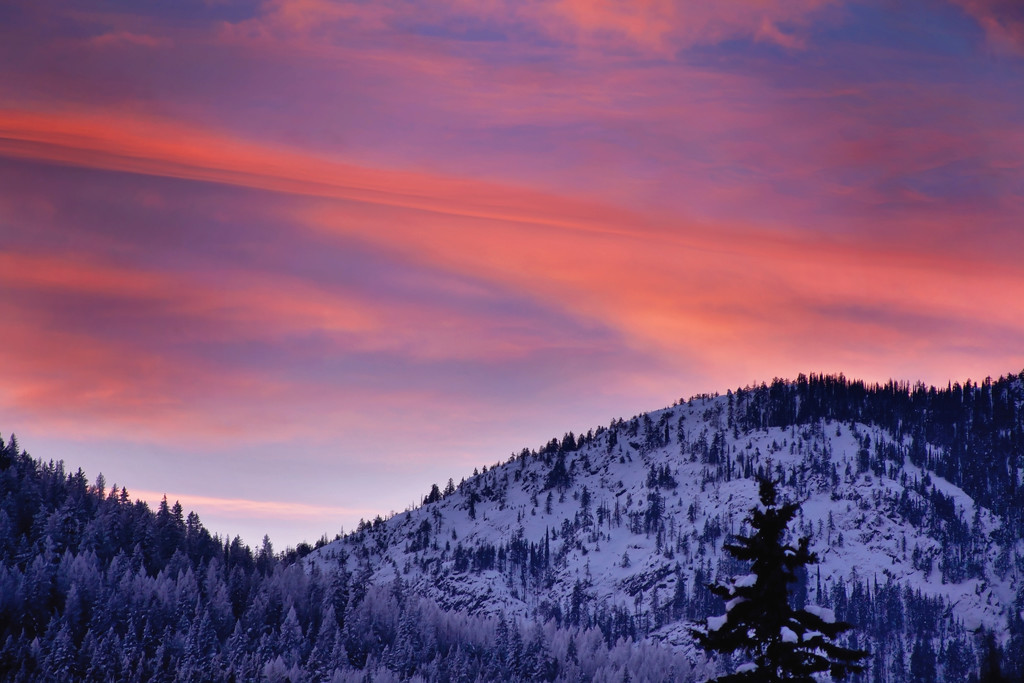 Mountain sunset by kiwichick