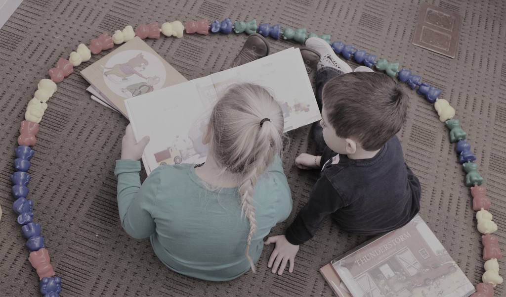 Reading circle by edorreandresen