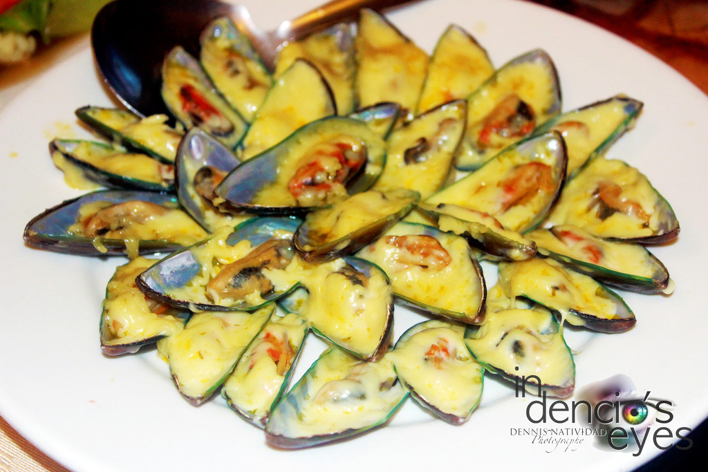 Cheesy Baked Mussels by iamdencio