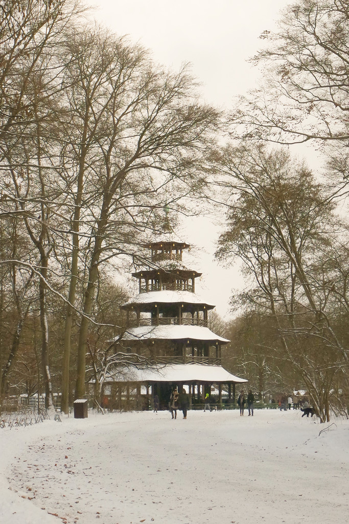 Chinesischer Turm im Englischen Garten by toinette