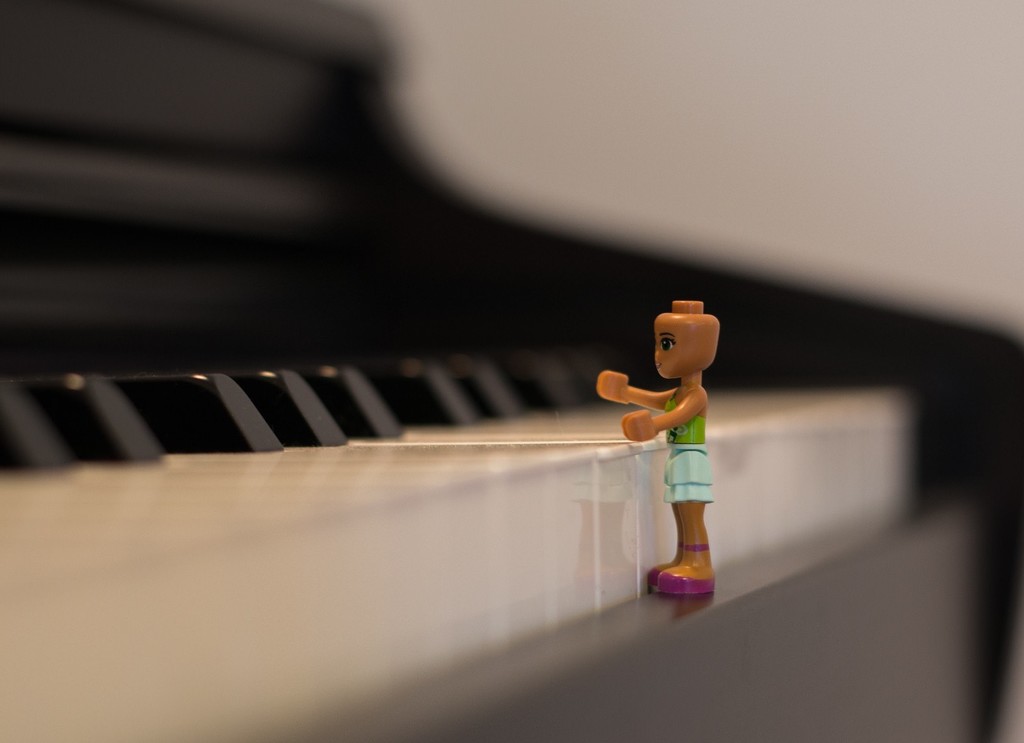 Piano player  by dridsdale