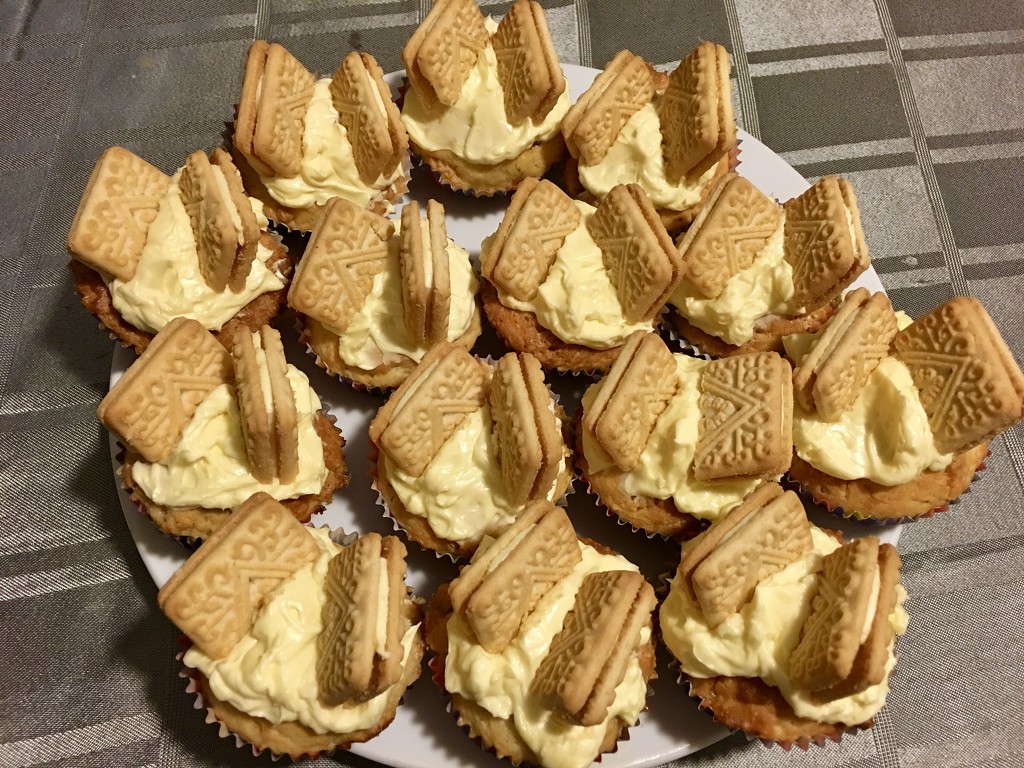 Baking Custrd Cream cupcakes  by bizziebeeme
