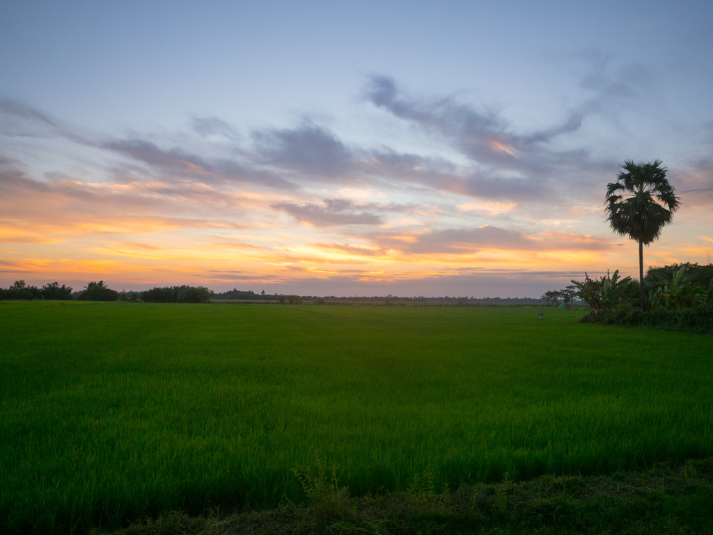 Shwe Bo Su village at sunset by rminer