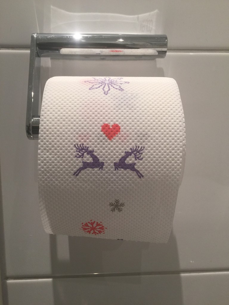 Toilet paper heart. by cocobella