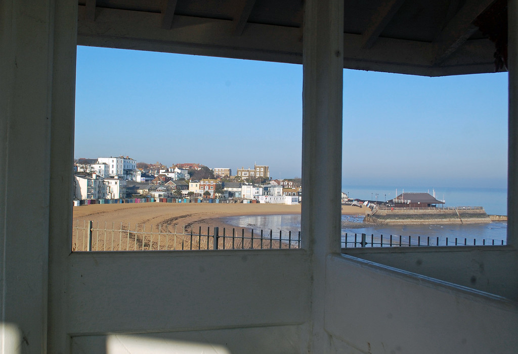 Broadstairs from the cliff top by fbailey
