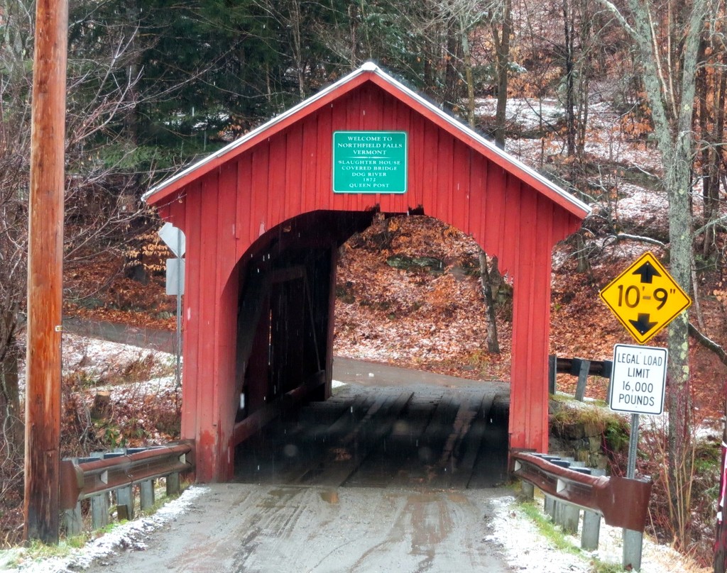 Covered bridge by momarge64