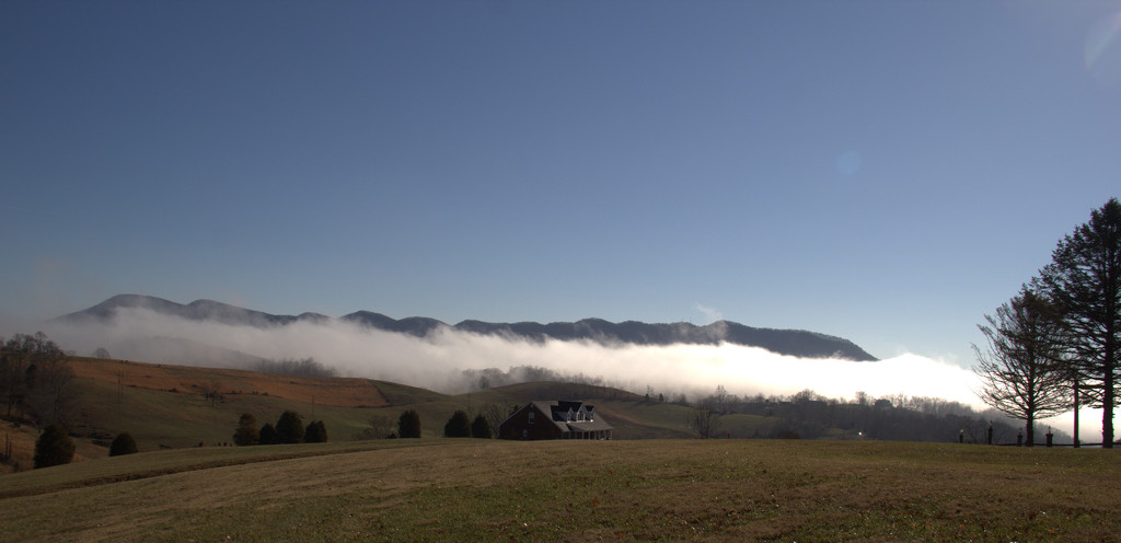 Morning Fog along Clinch Mountain by calm